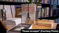 "Иноагентскую" маркировку приходится навешивать на самые разные книги – например, на одну из последних работ социолога Виктора Вахштайна "Воображая город"