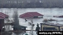 Тасып жатқан Тобыл өзені. Қазақстан, Қостанай облысы, 9 сәуір, 2024 жыл.