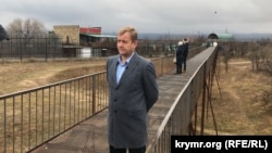 Олег Зубков в парке львов «Тайган», архивное фото 