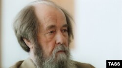 Писатель Александр Солженицын