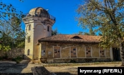 Флігель садиби, де влаштовано виставкову залу музею-заповідника «Неаполь Скіфський». Крим, вересень 2024 року