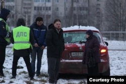 Инспекторы оформляют протокол на месте аварии