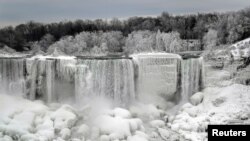 Частично замерзший Ниагарский водопад