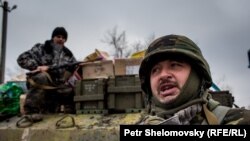 Украинские военнослужащие под Дебальцевом