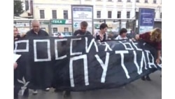 "Россия должна быть с Путиным"