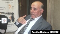 Mövlud Süleymanlı "Erməni adındakı hərflər" romanını Azadlıq Radiosunun "Pen klub" proqramına anladır. 29 mart, 2012