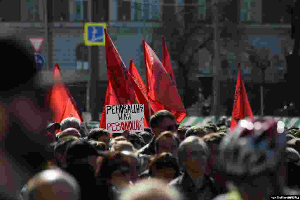 &quot;Реновация или революция?&quot; &ndash; лозунг участников митинга